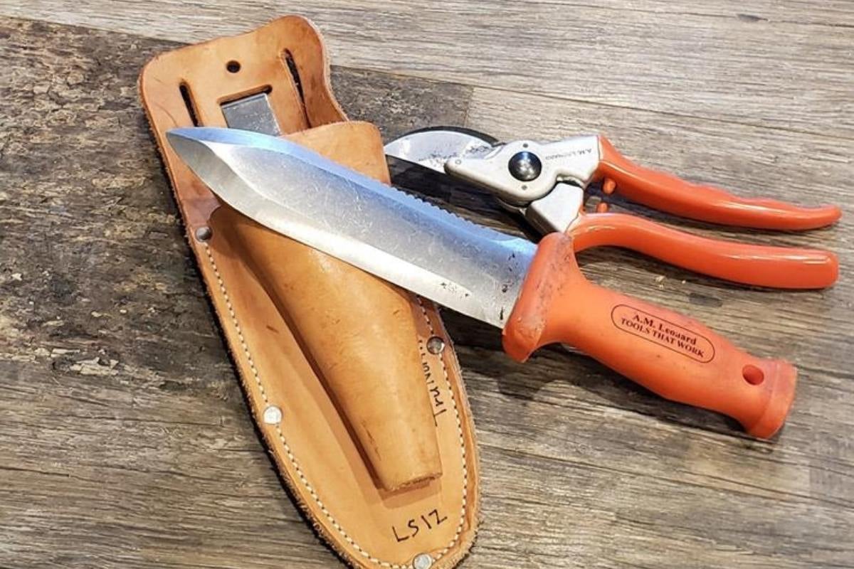 Horticulture Tools pruner and sod knife