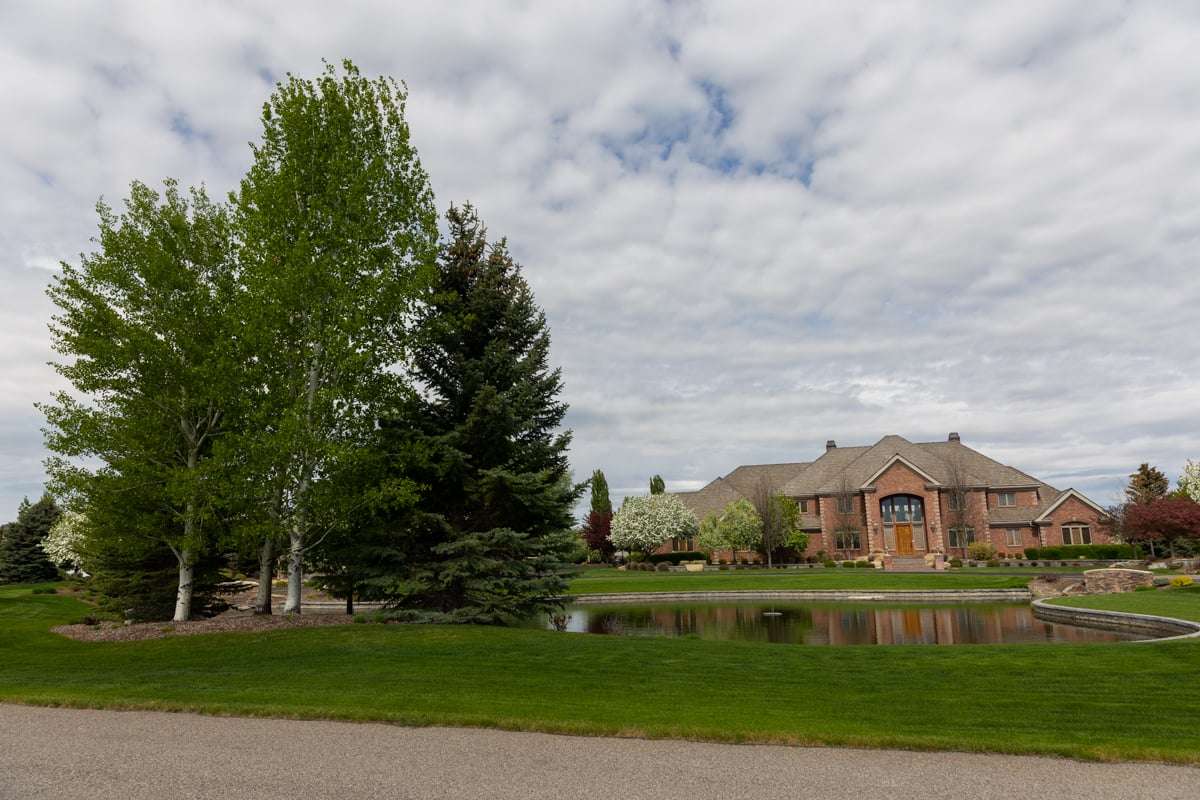 Nice Lawn Lawn Yard Pond 1