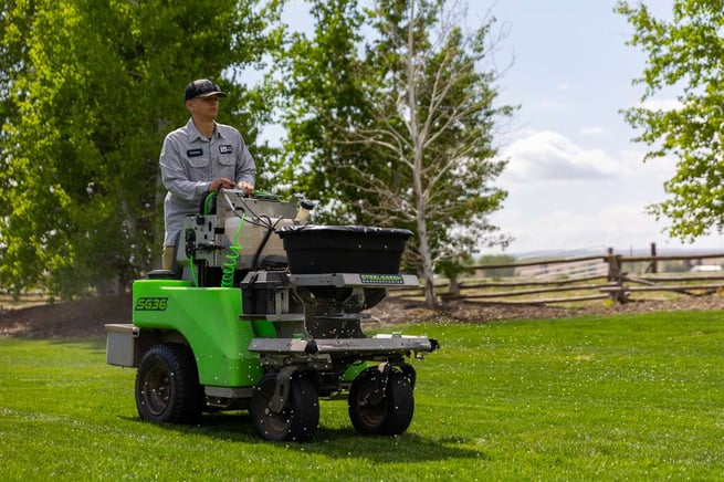 Stand On Granular Fertilization Spreader Technician Crew Grass Lawn 7
