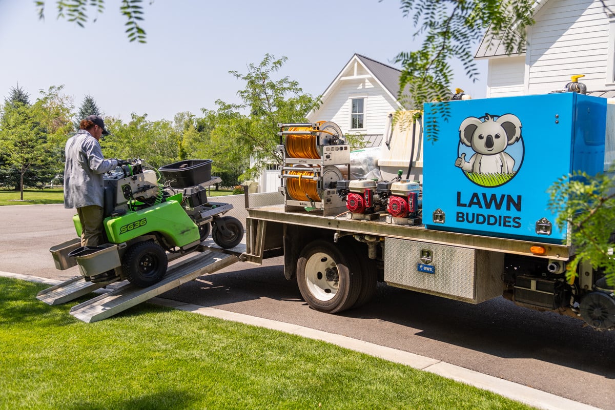 truck machine crew technician service action house home 3