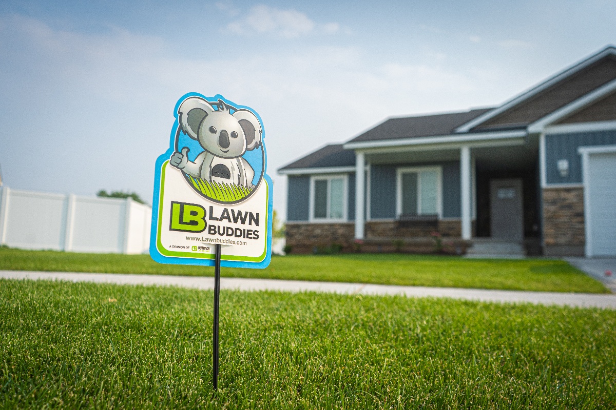 lawn buddies sign in lawn after fertilizing
