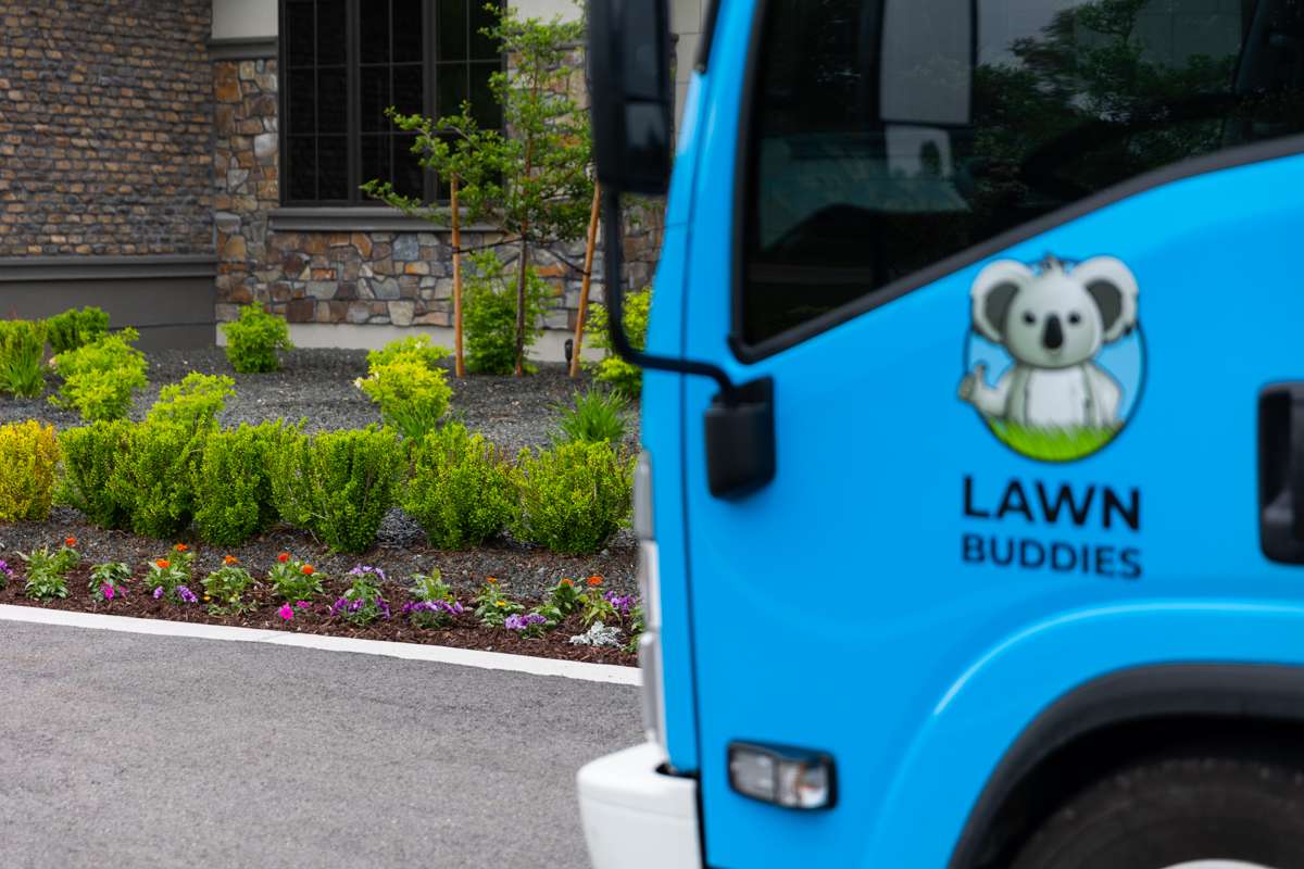 lawnbuddies.com logo