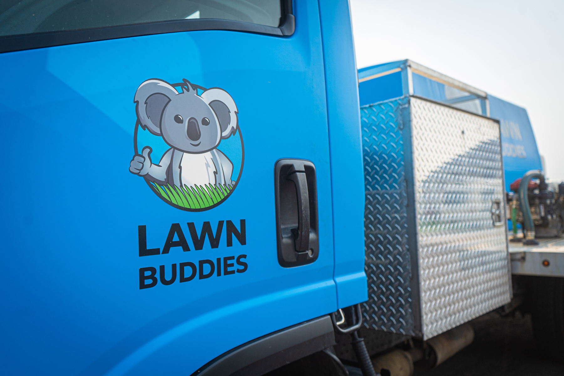 lawn-buddies-truck-logo